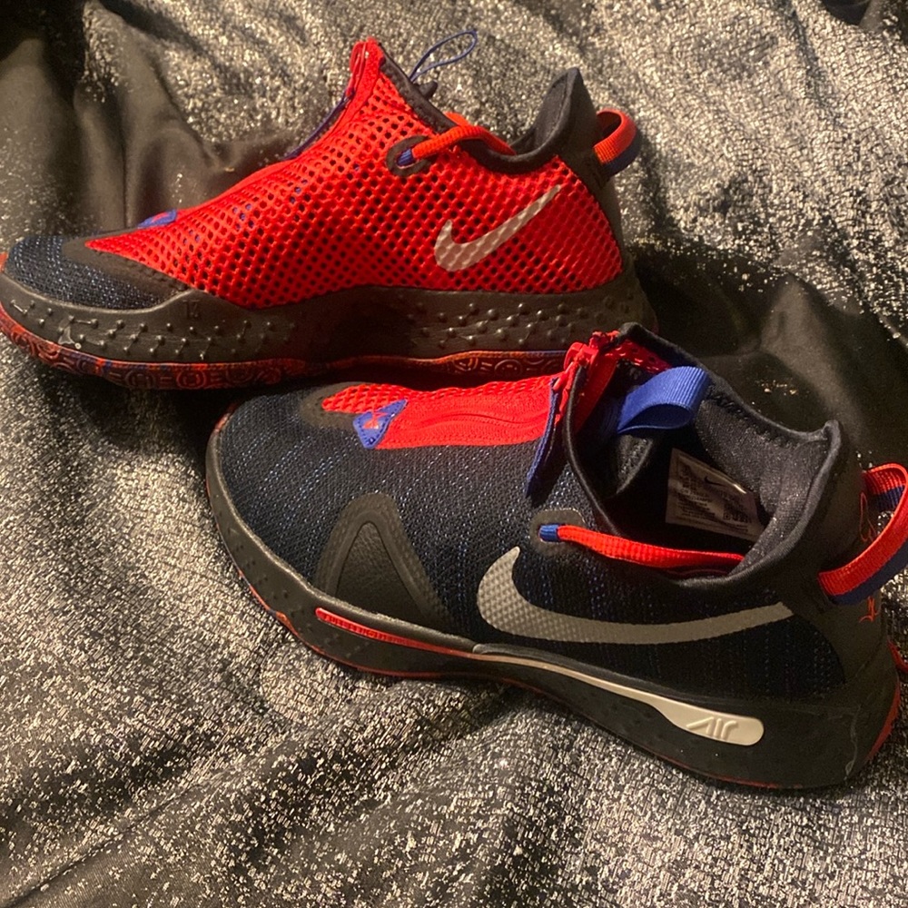Nike tennis shoes